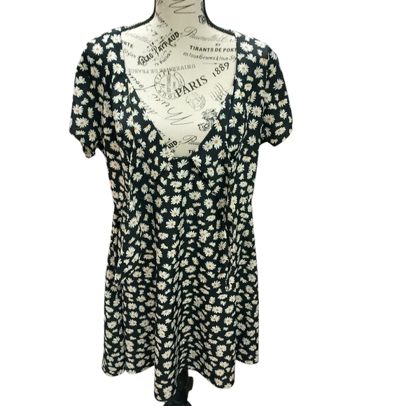 SHEIN Dresses & Skirts - SHEIN Black and White Floral Mini Dress